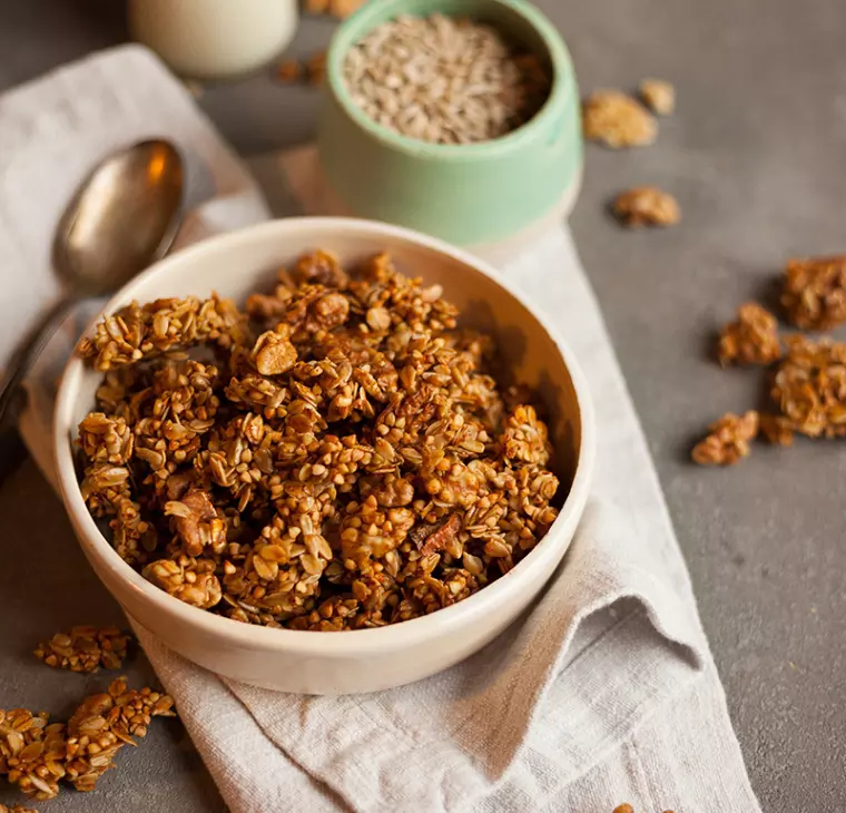 Buchweizen Granola mit Zimt und Walnüssen Blog Malinca de Malinca de