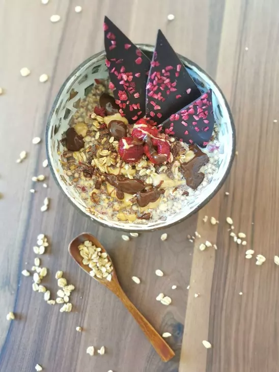 Čoko malina granola bowl 