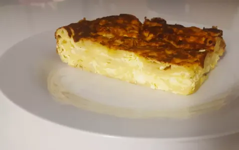 Sirov beljakovinski burek